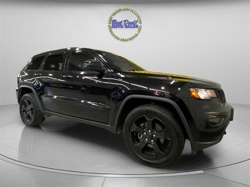Used 2018 Jeep Grand Cherokee Laredo AWD/4WD image 8