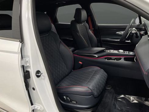 Used 2025 Genesis GV70 3.5T Sport w/ Sport Prestige Package image 31