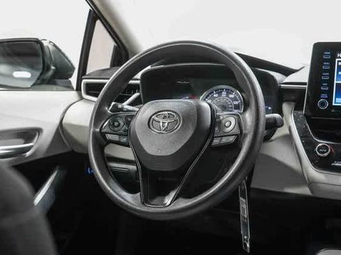 Used 2021 Toyota Corolla LE image 15