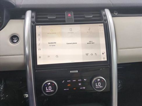 Used 2025 Land Rover Discovery S image 12