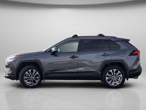Used 2022 Toyota RAV4 XLE Premium AWD/4WD image 19
