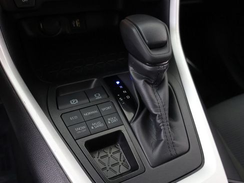 Used 2025 Toyota RAV4 LE AWD/4WD image 41