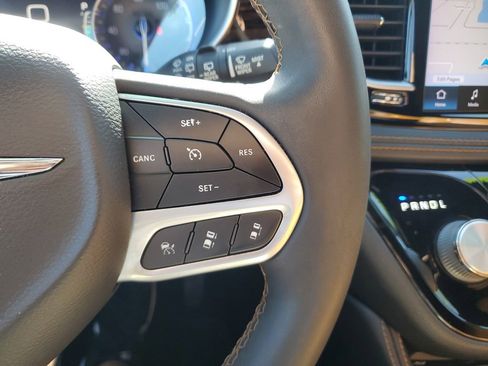 Used 2022 Chrysler Pacifica Pinnacle FWD image 30