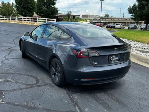 Used 2022 Tesla Model 3 Standard Range RWD image 2