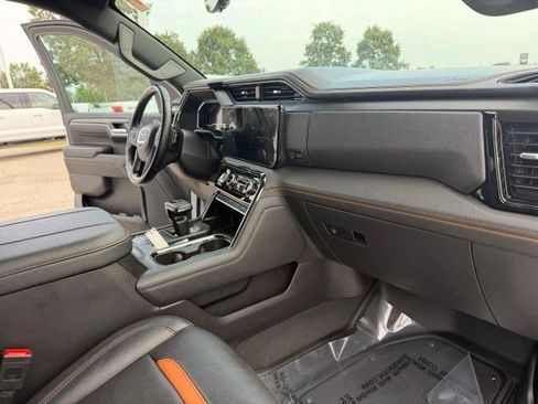Used 2024 GMC Sierra 1500 AT4 w/ Technology Package AWD/4WD image 46