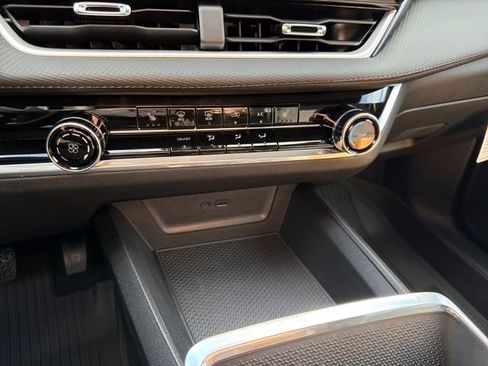 New 2026 Chevrolet Equinox LT w/ Safety and Technology Package FWD image 32