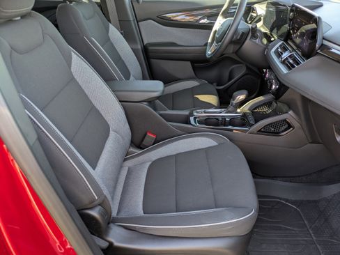 Used 2026 Chevrolet TrailBlazer LT w/ LT Cold Weather Package image 11