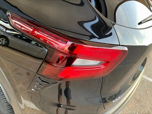 Used 2024 Chevrolet Trax LT w/ LT Convenience Package image 28