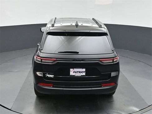 New 2025 Jeep Grand Cherokee Altitude image 30