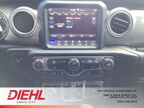 Used 2018 Jeep Wrangler Unlimited Sahara w/ Uconnect 4C Nav & Sound Group AWD/4WD image 20