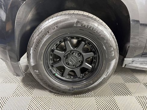 Used 2018 Chevrolet Suburban LT image 10