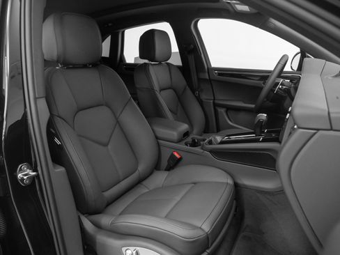 Used 2025 Porsche Macan image 20