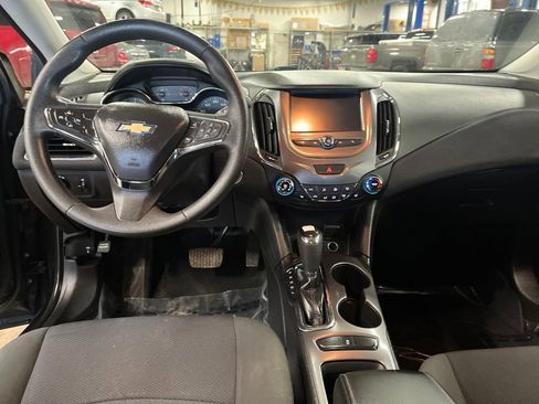 Used 2017 Chevrolet Cruze LT w/ Convenience Package image 14