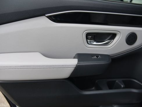 Used 2025 Honda Pilot EX-L image 32
