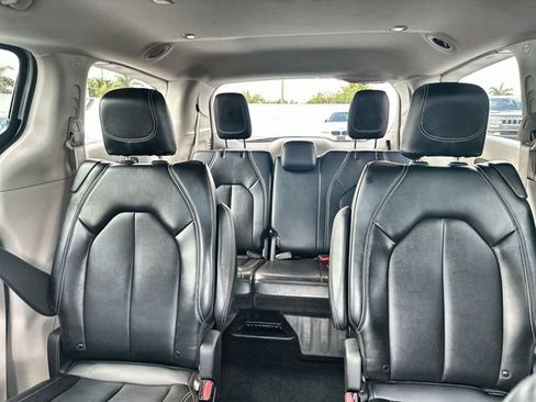 Used 2024 Chrysler Pacifica Touring-L image 26