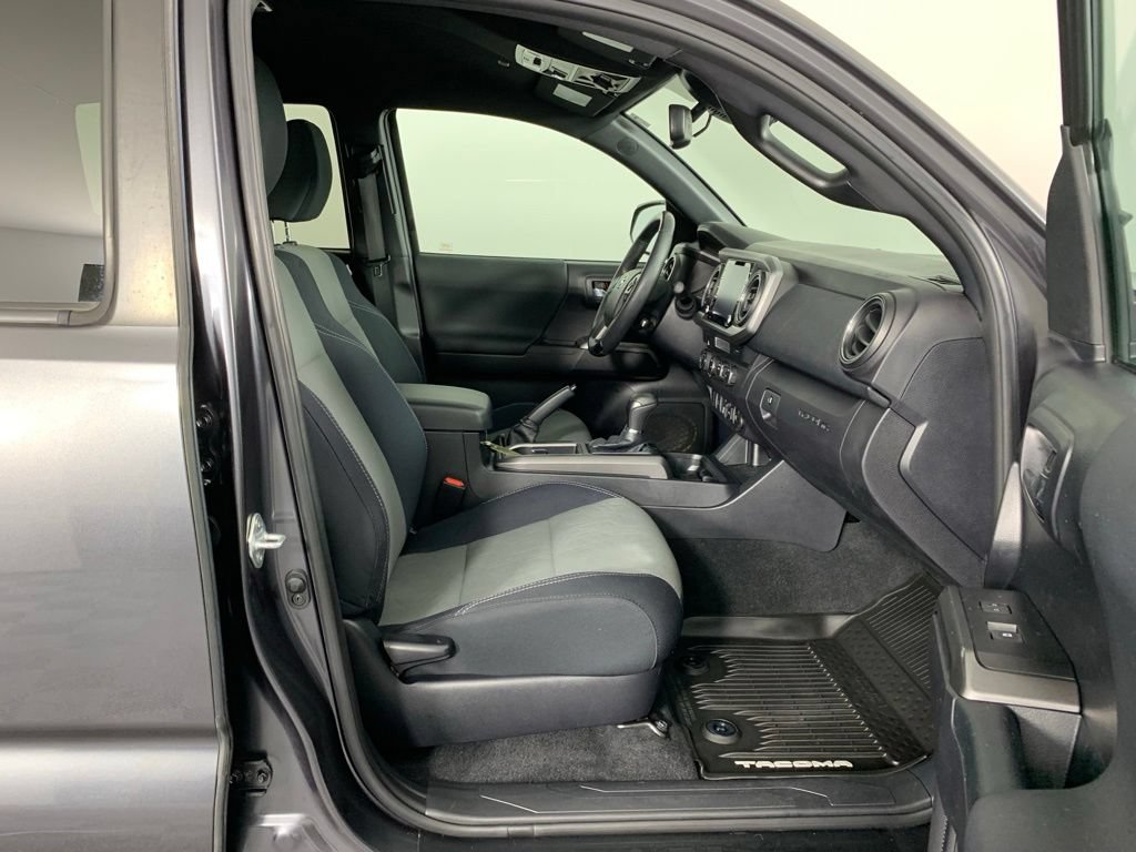 Certified 2021 Toyota Tacoma TRD Off-Road AWD/4WD image 21