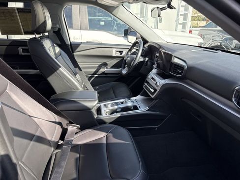 Used 2023 Ford Explorer XLT image 28