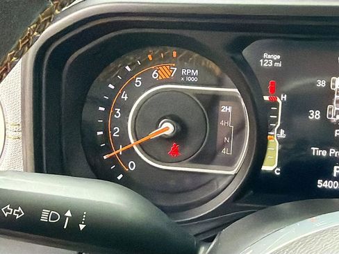 Used 2024 Jeep Wrangler Sahara image 38