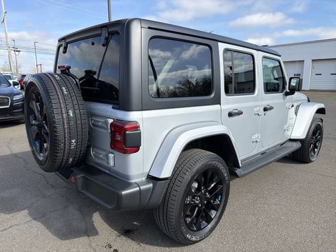 Used 2023 Jeep Wrangler Unlimited Sahara w/ Cold Weather Group AWD/4WD image 6