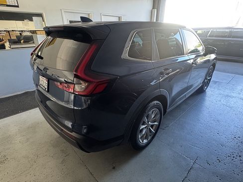 Used 2024 Honda CR-V EX image 3