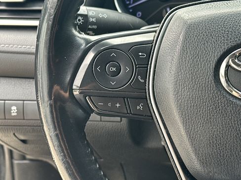 Used 2018 Toyota Camry SE w/ Convenience Package FWD image 17