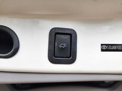 Used 2014 Toyota Highlander XLE AWD/4WD image 16