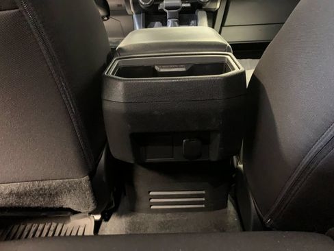 Used 2025 Toyota Tacoma SR5 AWD/4WD image 15