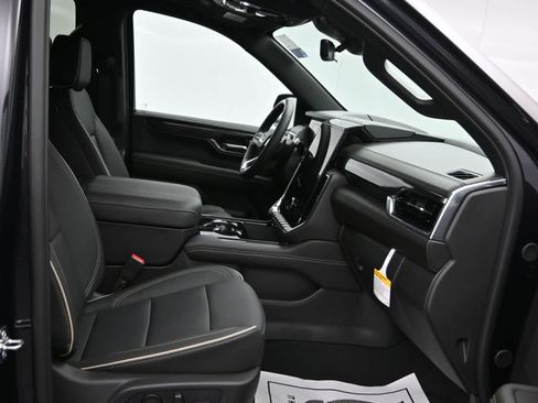 New 2026 GMC Yukon Elevation w/ Elevation Premium Package AWD/4WD image 11