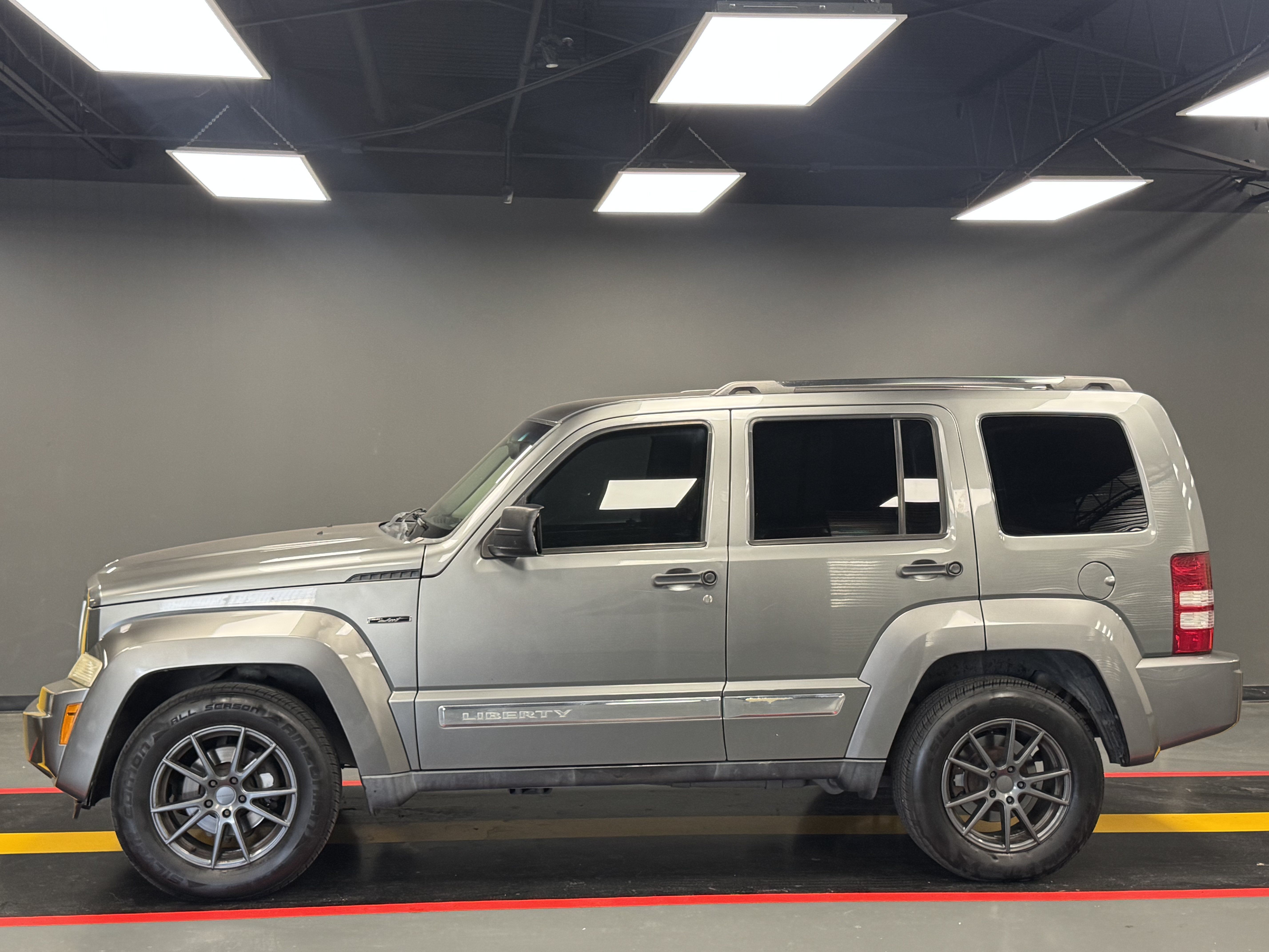 Used 2012 Jeep Liberty Limited Jet w/ Comfort/Convenience Group RWD image 3