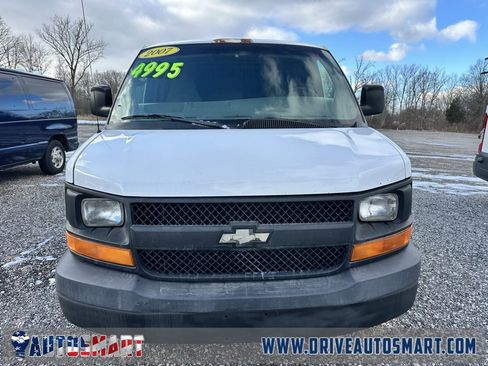 Used 2007 Chevrolet Express 3500 Work Van image 2