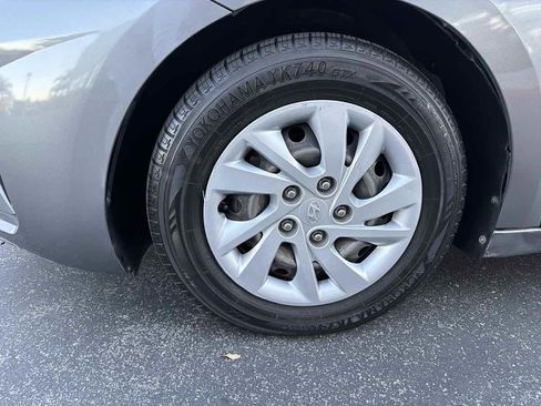 Used 2019 Hyundai Elantra SE image 36