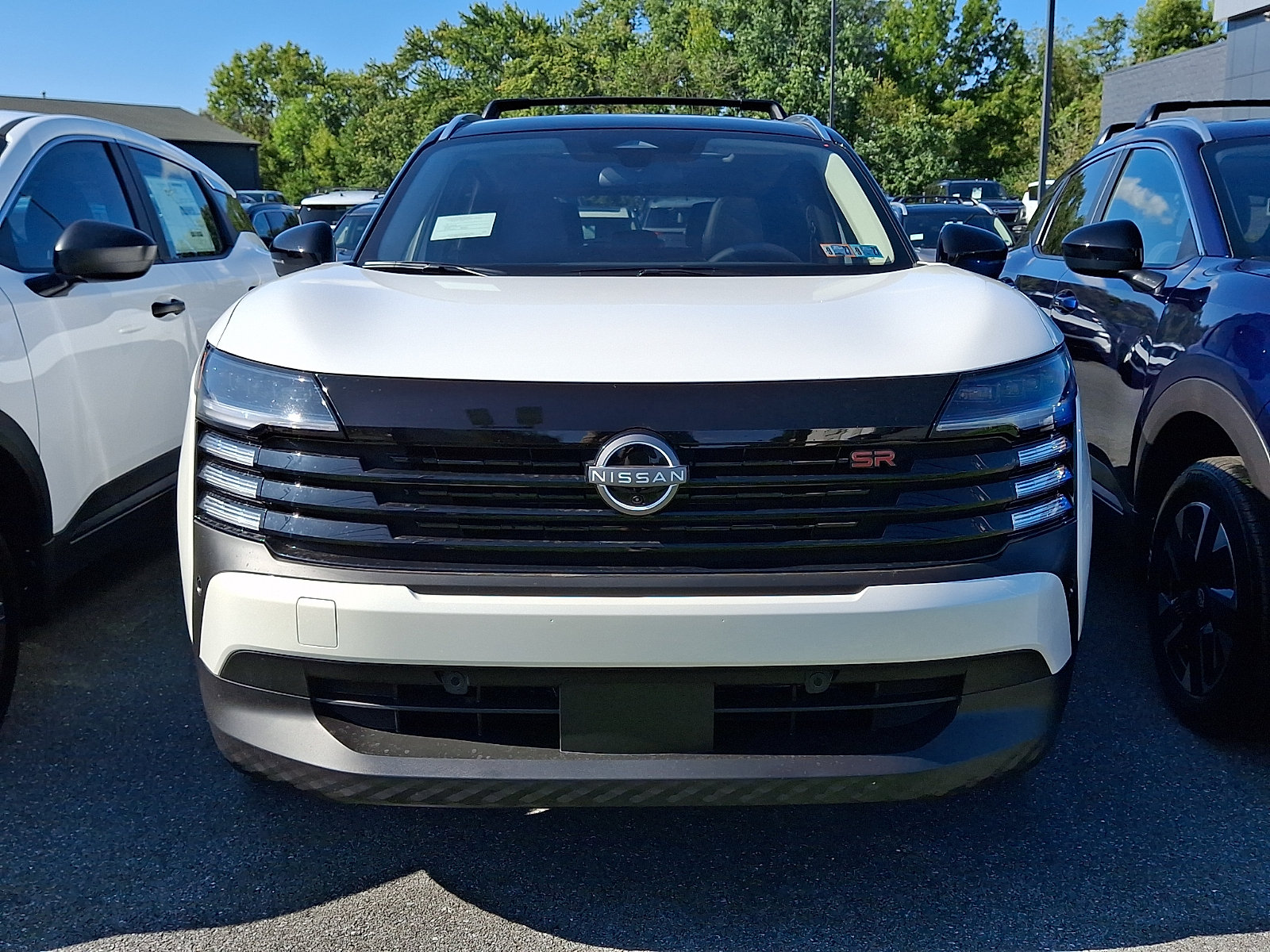 New 2027 Nissan Kicks SR w/ SR Premium Package AWD/4WD image 2