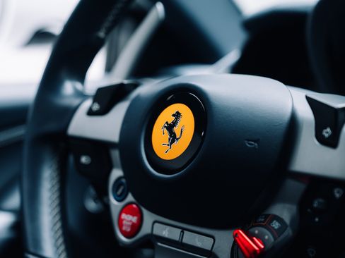 Used 2019 Ferrari 812 Superfast RWD image 34
