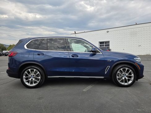 Used 2022 BMW X5 xDrive45e w/ Premium Package AWD/4WD image 4