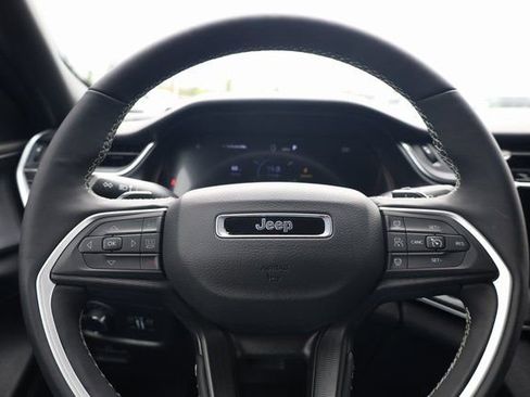 Used 2025 Jeep Grand Cherokee L Laredo w/ Luxury Tech Group I image 14