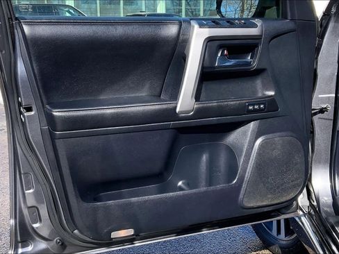 Used 2014 Toyota 4Runner Limited image 21