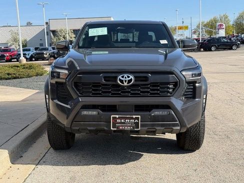 Used 2024 Toyota Tacoma TRD Off-Road w/ TRD Off Road Premium Package AWD/4WD image 8