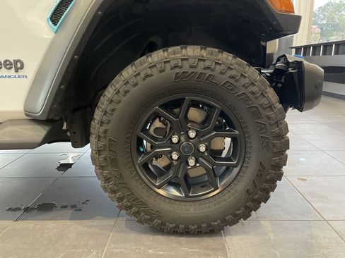 Used 2024 Jeep Wrangler Unlimited AWD/4WD image 12
