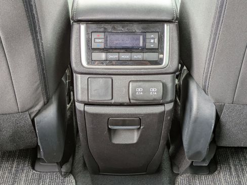 Used 2019 Subaru Ascent Premium AWD/4WD image 16