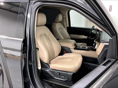 Used 2022 Ford Expedition Limited AWD/4WD image 6