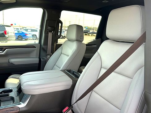 Used 2026 GMC Sierra 1500 SLT image 14