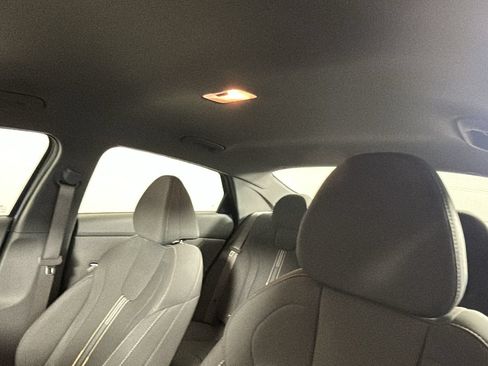 Certified 2025 Hyundai Elantra SEL FWD image 12