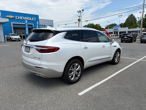 Used 2018 Buick Enclave Avenir w/ Avenir Technology Package AWD/4WD image 4