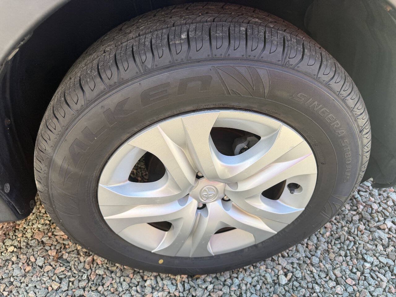Used 2015 Toyota RAV4 LE AWD/4WD image 25