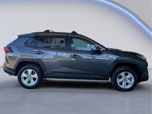 Used 2019 Toyota RAV4 XLE AWD/4WD image 7