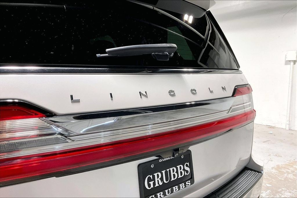 Used 2018 Lincoln Navigator Reserve w/ Technology Package AWD/4WD image 39