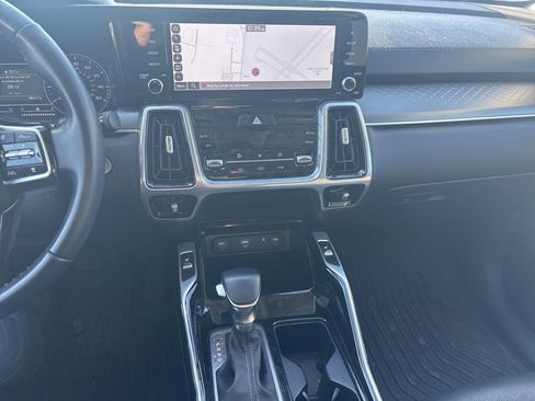 Certified 2022 Kia Sorento SX image 10