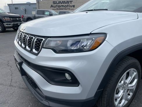 Used 2024 Jeep Compass Latitude AWD/4WD image 24