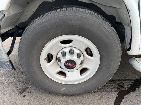 Used 2024 GMC Savana 2500 w/ Driver Convenience Package image 9