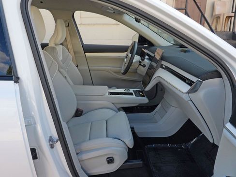 Used 2025 Volvo EX90 Plus AWD/4WD image 15